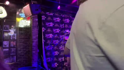 NASHVILLE TN LIVE BROADWAY STREET / PEOPLE WATCHING / BANDS WATCHING / BARS
