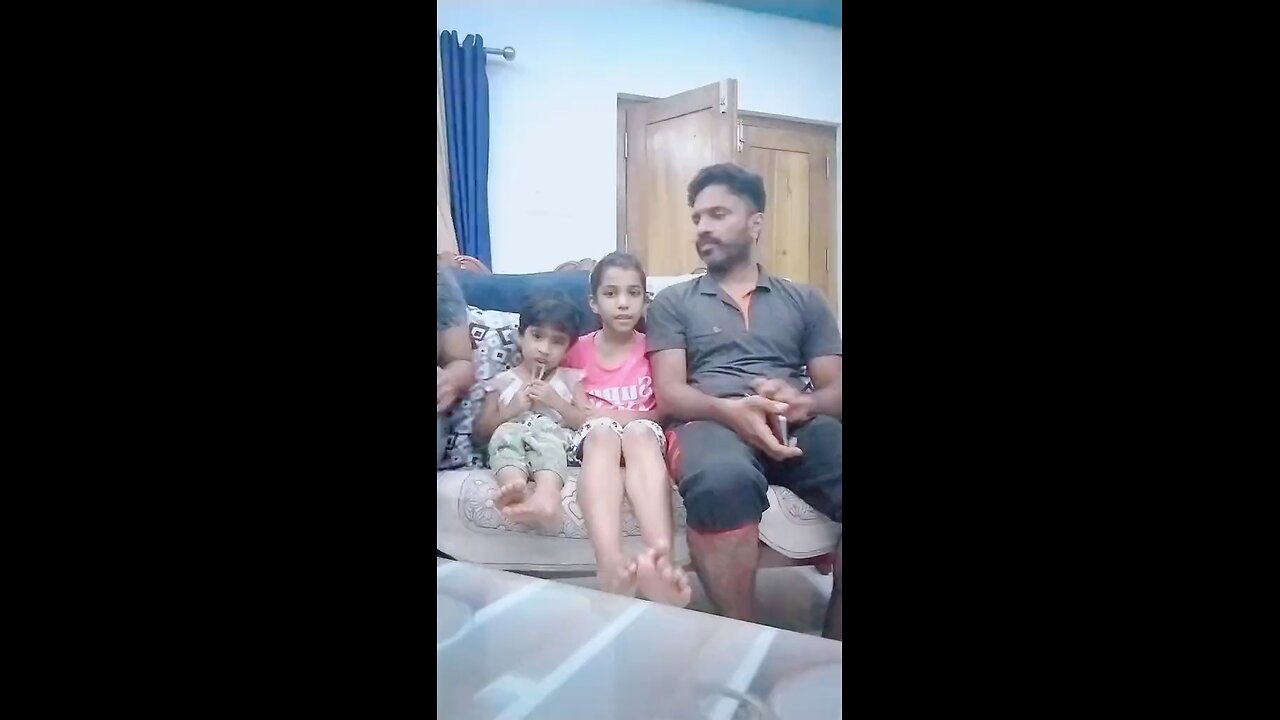 ഞങ്ങളുടെ മോളെകൊണ്ട് പണിചെയ്യിപ്പിക്കാൻ ഒന്നും പറ്റില്ല.... 🤩