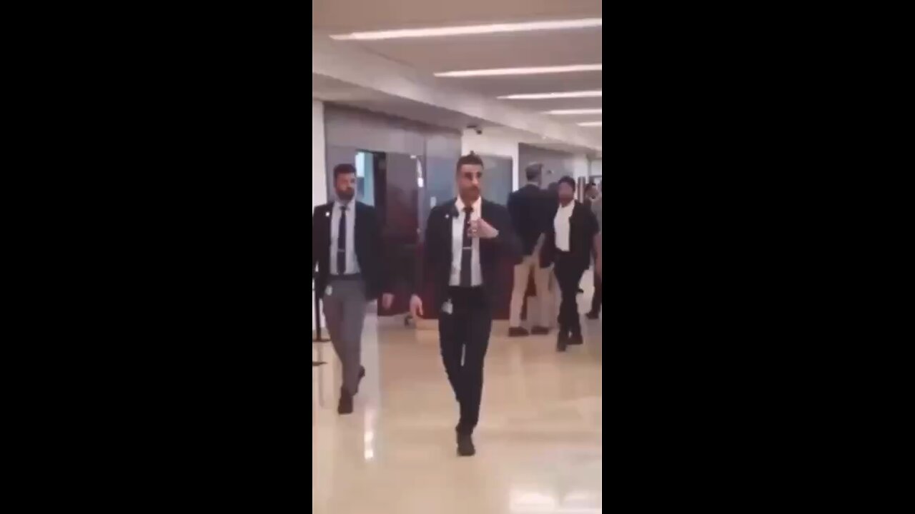 Netanyahu with bodyguards. Boss.