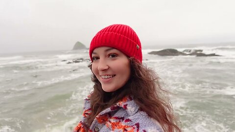 Ocean waves, Caves and Waterfalls on Oregon Coast