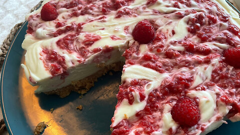 Raspberry & White Chocolate Cheesecake 🍰