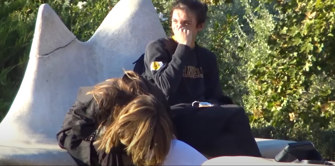 🔥ARTIST WITHOUT TALENT Paint stranger people✍️ - 😂AWESOME REACTIONS😂