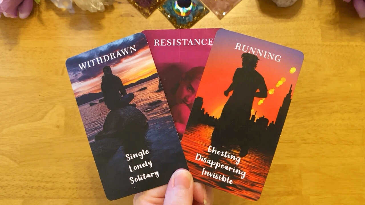 WHY SOMEONE IS BEING QUIET AND NOT TALKING TO YOU ☹️ SOMETHING YOU NEED TO KNOW! 😲 (LOVE READING)