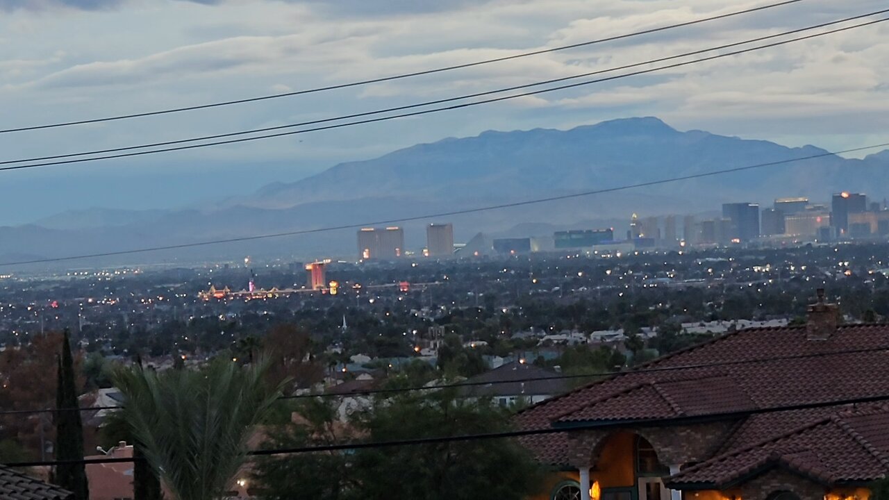Did you SEE tonight's SOUPY Las Vegas sunset? Check THIS out! #follow #lasvegas #travel #gaming
