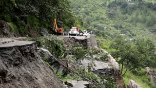 Landslides, blocked roads hamper Indian flood rescue effort