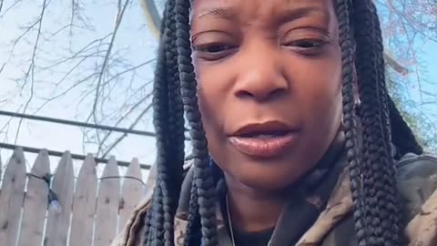 21 CONTINUES TO SIT IN MESSY MAJ BACK YARD LINING EVERYONE ON BIGO