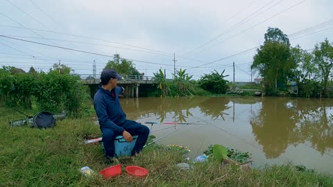 Catfish Bait Casting in Wide Rivers