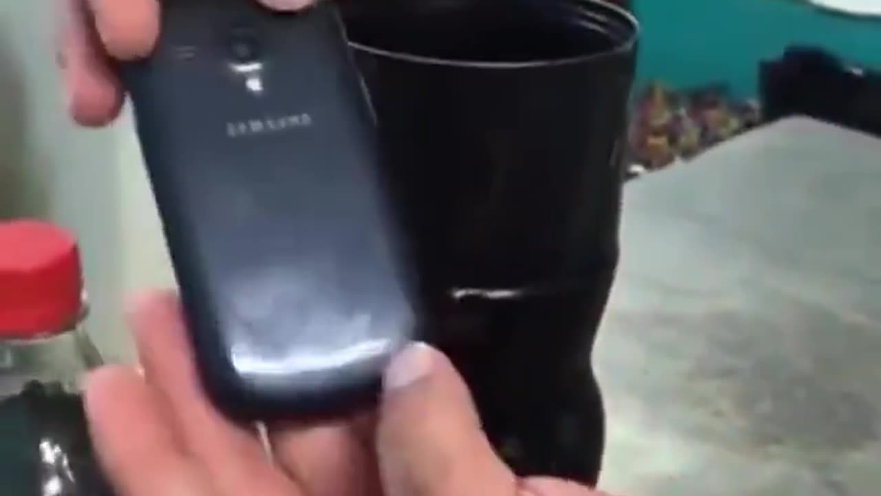 How mobile phone are smuggled into prison