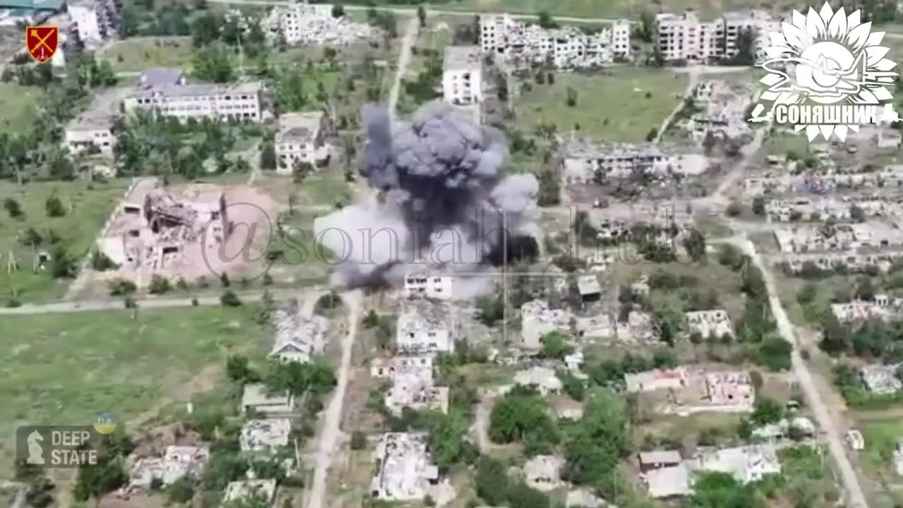 🇺🇦✈️ MiG-29 destroys the command post of the enemy battalion in Nesteryanka, - Soniashnyk