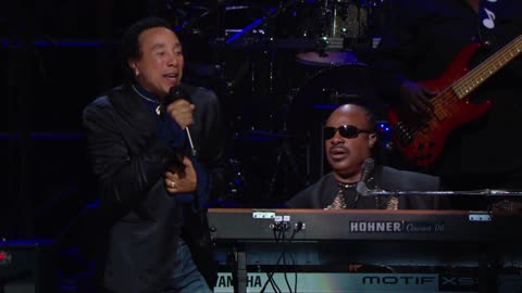 The Tracks Of My Tears (The Miracles cover) with Stevie Wonder - Smokey Robinson (live)