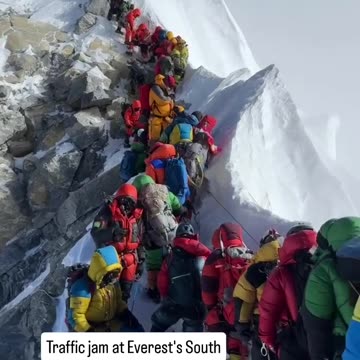 Traffic jam at mt.Everest south