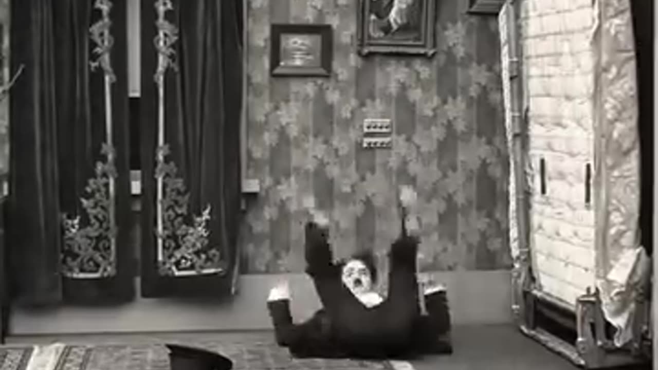 Charliechaplin - CHARLIE Vs BED 7 day funny 🎬✨❤️ ⏰