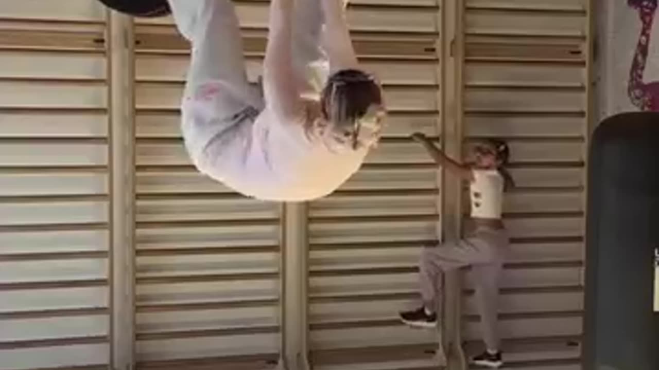 Try Flipping Your Phone Upside Down...(@veronica.avondale)