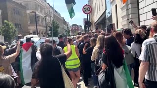 Hundreds support Kneecap at UK court over terrorism offense charge