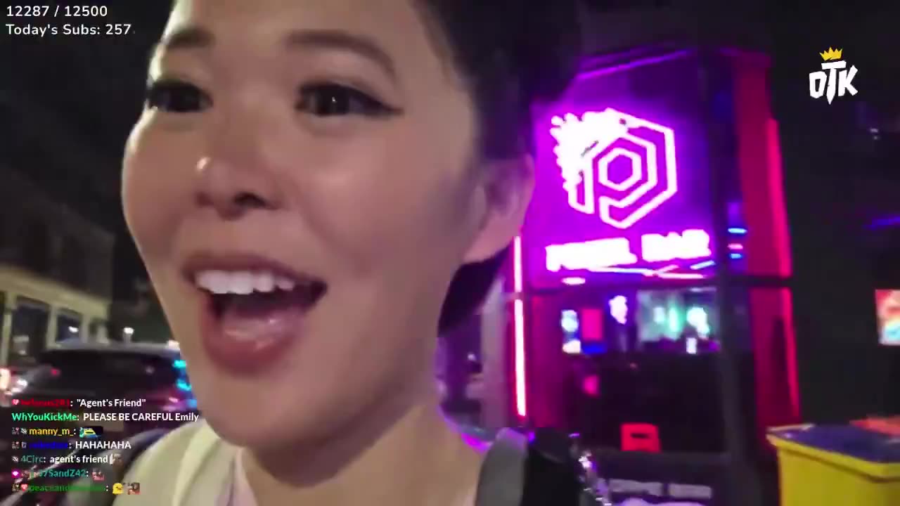 Extra Emily gets mad after stranger tried telling her to “get a j*b” while she was streaming
