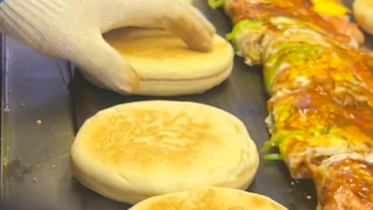 Wondering whats inside the burger omg