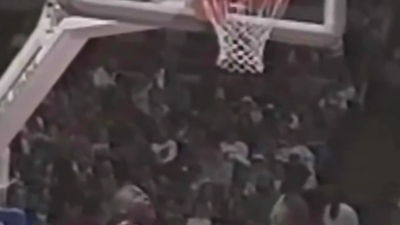 Michael Jordan’s Smooth Move on Isiah Thomas! 🏀🔥 #MichaelJordan