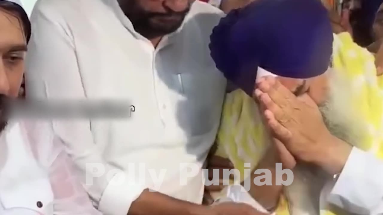 ਹੜ੍ਹ ਪੀੜਤਾਂ ਲਈ ਅਰਦਾਸ ਕਰਦੇ ਸਮੇਂ ਭਾਵੁਕ ਹੋਏ ਸ੍ਰੀ ਦਰਬਾਰ ਸਾਹਿਬ ਦੇ ਹੈੱਡ ਗ੍ਰੰਥੀ ਗਿ. ਰਘਬੀਰ ਸਿੰਘ
