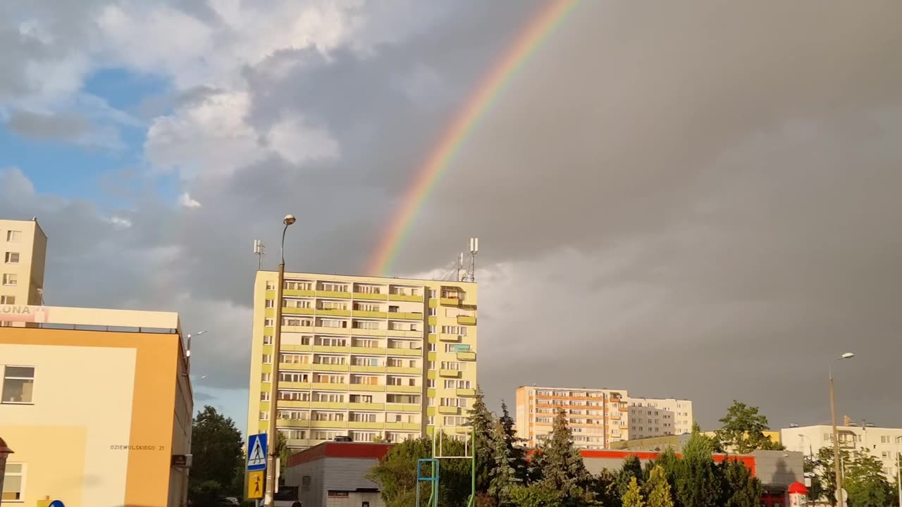 Tęcza nad osiedlem Rubinkowo [Rolka]