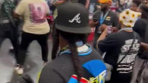 DuB & Cameraman FIGHT After DDG Gets Called “Doo Doo Garbage” 😳👊