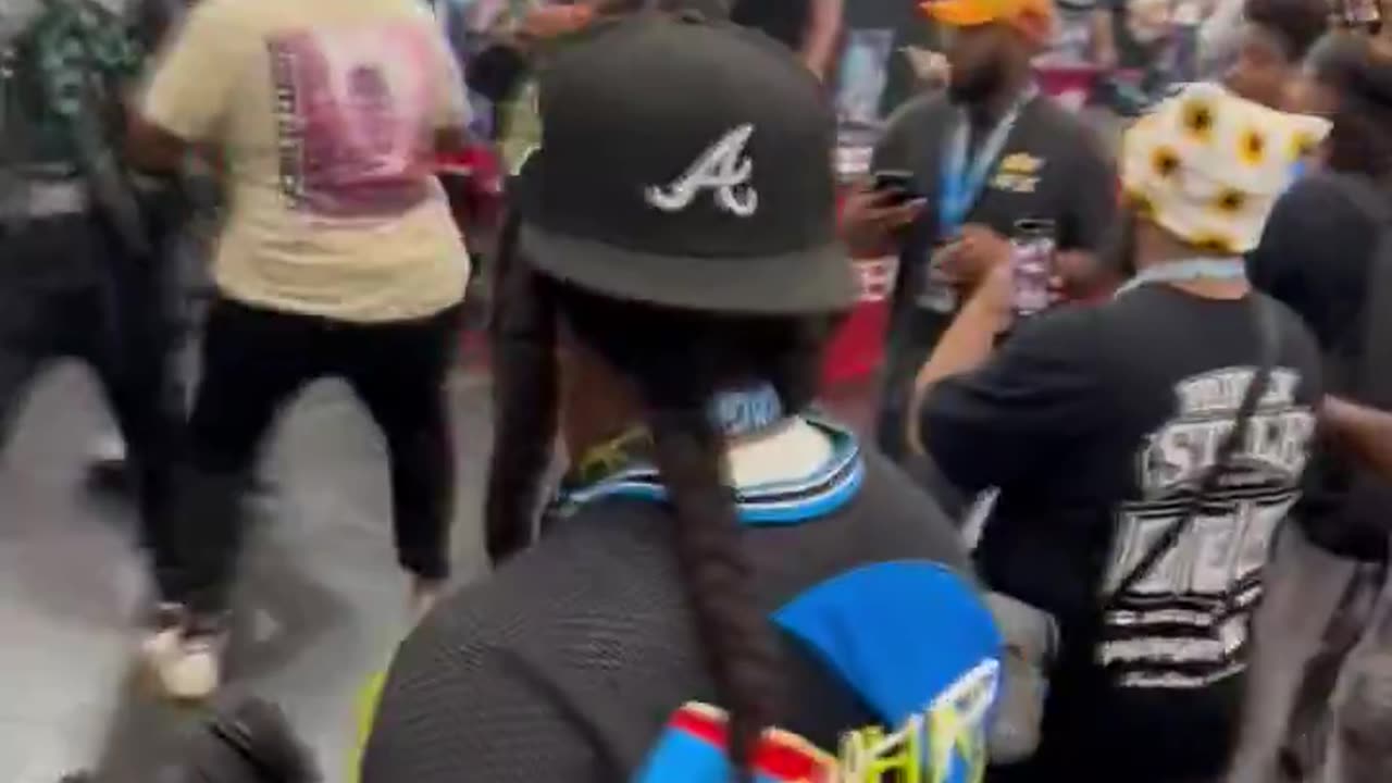 DuB & Cameraman FIGHT After DDG Gets Called “Doo Doo Garbage” 😳👊