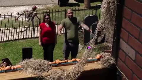 END TIMES! SATANIST PUT'S UP SATAN DECAPlTATlNG JESUS IN HIS YARD FOR HALLOWEEN!