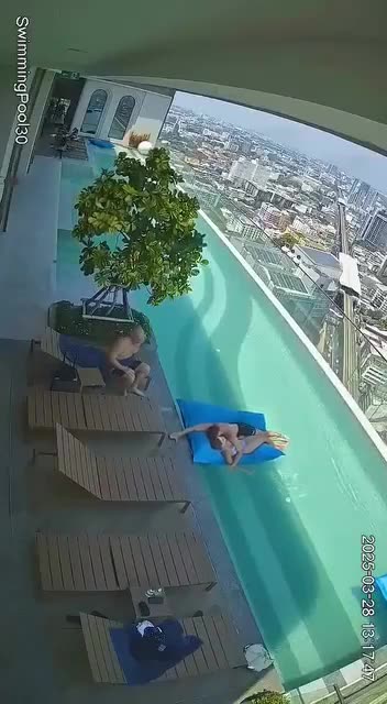 🇹🇭CCTV footage from a rooftop pool during the recent Bangkok earthquake.