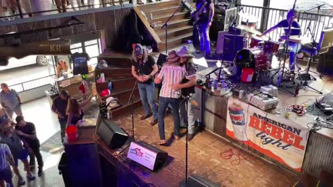 NASHVILLE TN LIVE BROADWAY STREET / PEOPLE WATCHING / BANDS WATCHING / BARS