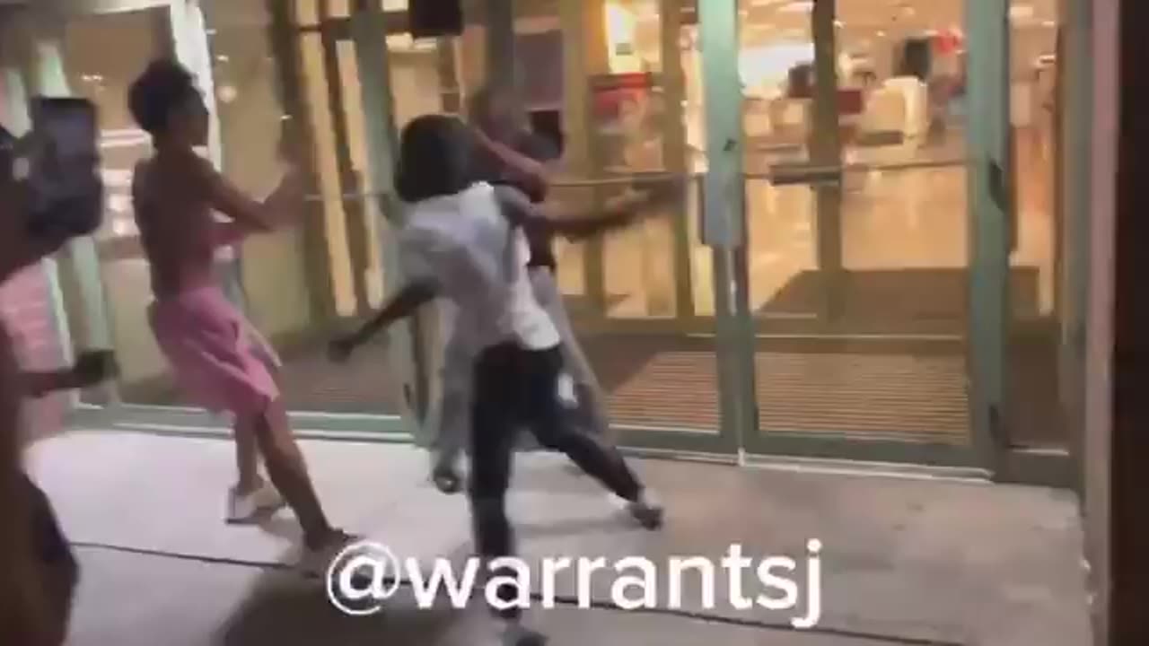 Security Guard Tries to Meet a 13-Year-Old Girl at Work — Gets JUMPED on the Spot 😳🚨