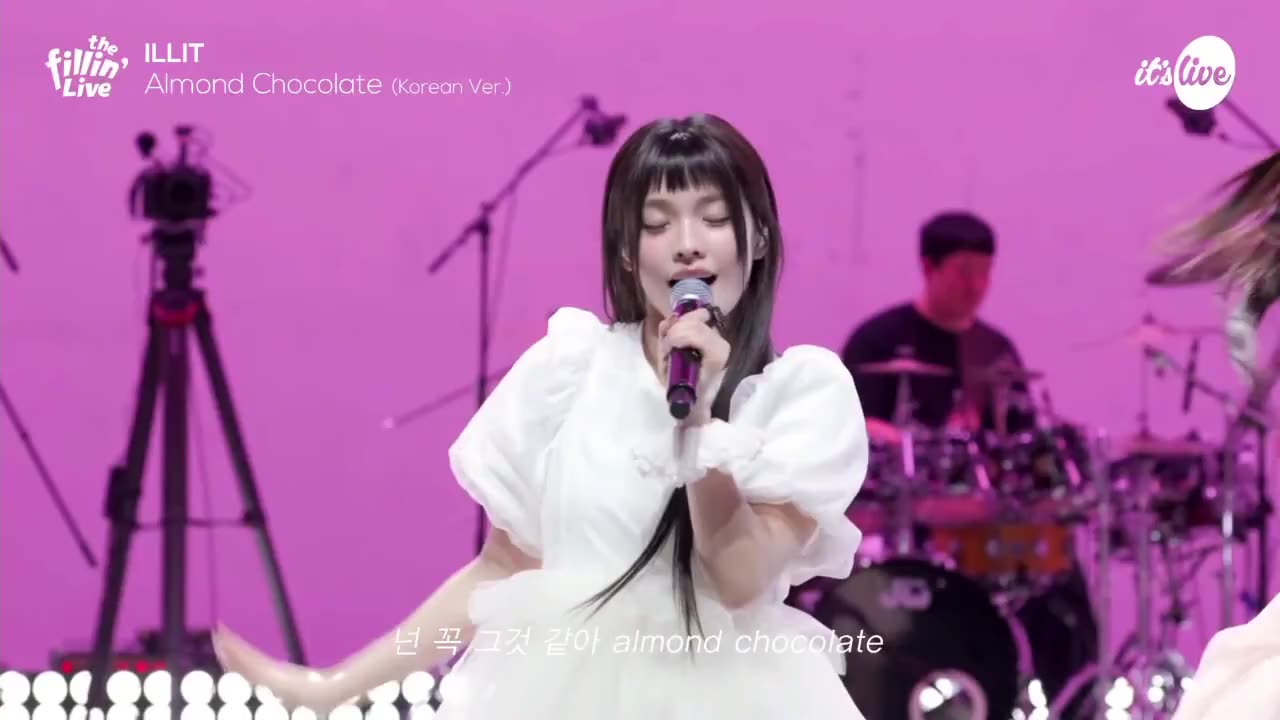 ILLIT Performance KPOP 2025