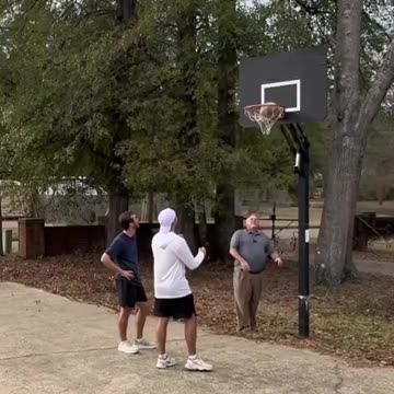 He wore the teacher look and gave them a full lesson on the field 🔥