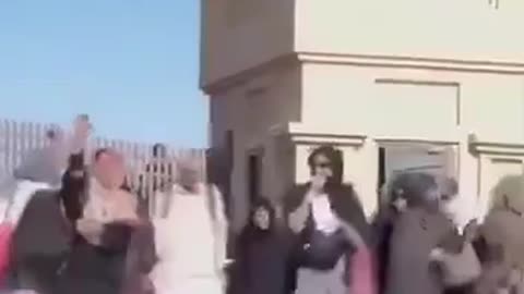 The border between Pakistan and Iran has been closed after crowds of people entered from Iran