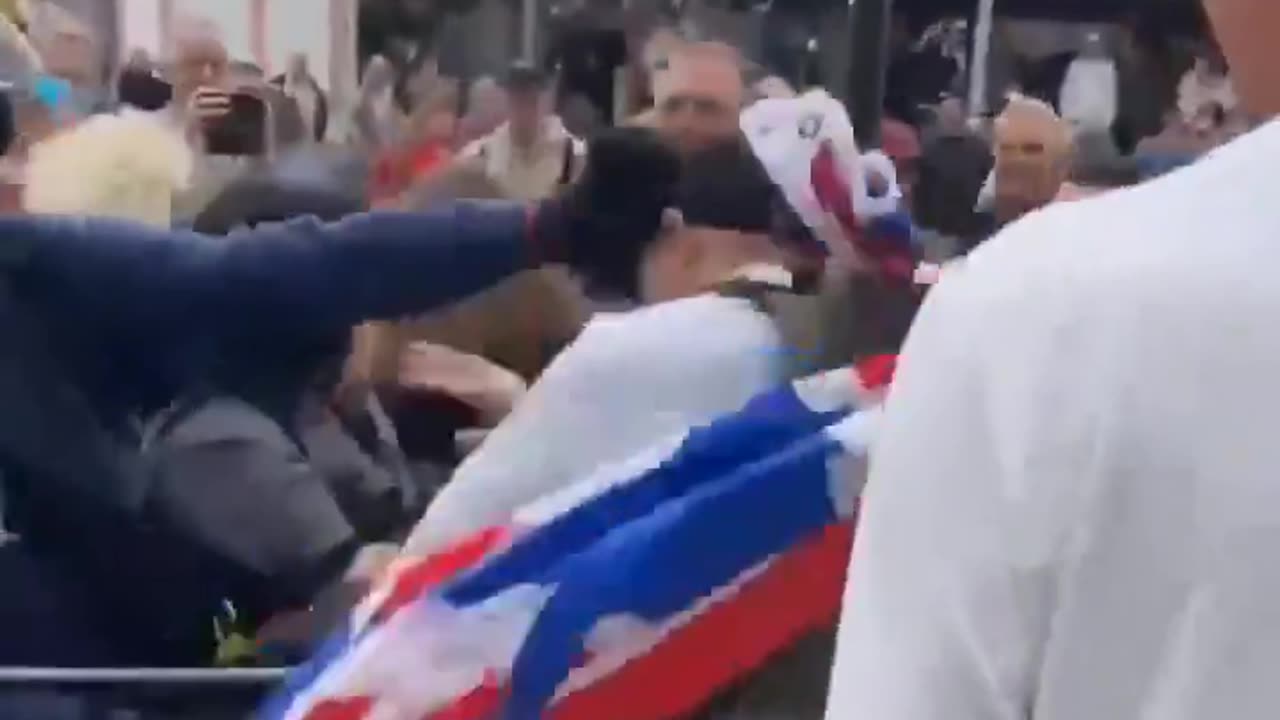 A British patriot explains to Antifa and lsIamists that British are not joking.