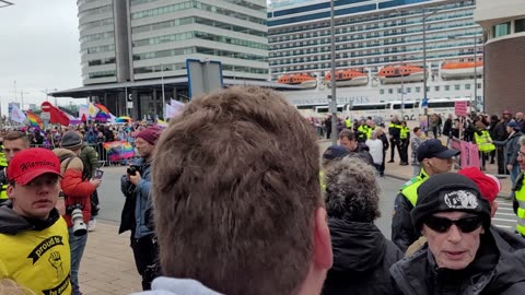 Demonstratie tegen Drag Queen voorleesmiddag Rotterdam 16-04-2023 17/17