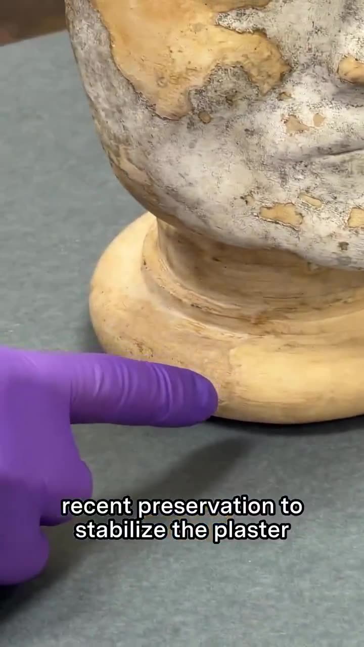 This is the plaster death mask of Isaac Newton