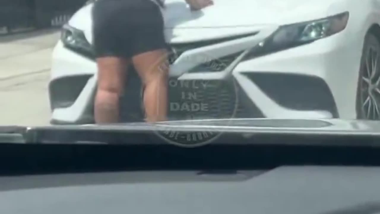 Driver attacked by couple during road rage incident in #Miami.