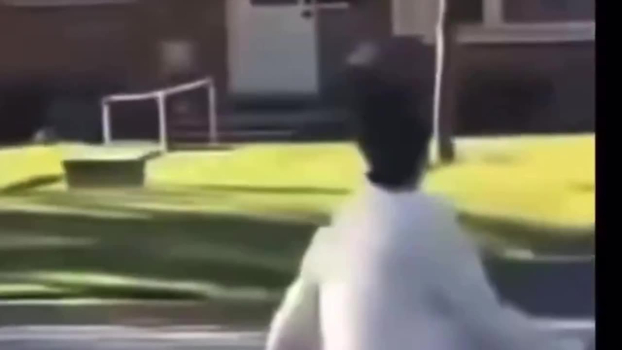 Illinois Democrat Senator Karina Villa is running around chasing ICE agents,