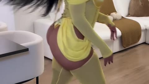 🍑 Big Booty Princess In Yellow 💛👸