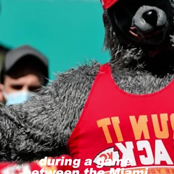 Kansas City Chiefs Fan Dressed as Wolf Steals Spotlight at Dolphins Game - WorldEye