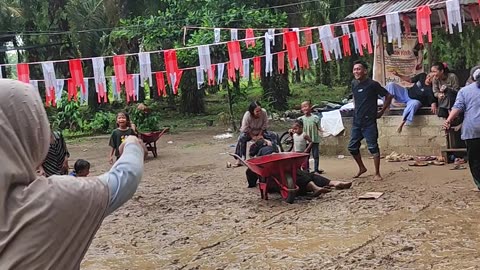 Community Cheers For Couples' Wheelbarrow Races