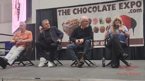 The Brady Bunch Cast Members Reunite with Performance by Barry Williams