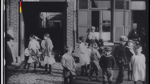 BARch_B_9837_1R_Hinter_der_Westfront_1