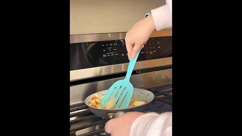 Cooking spaghetti (vegetarian)