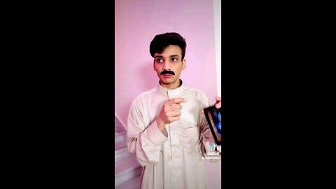 لما ابوك يكون متابع مسلسل المداح وتيجي تهزر معاه 😅