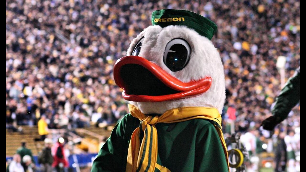 Oregon Ducks Coach Responds to Erika Kirks Shoutout, Sounds the Tone We All Need Right Now