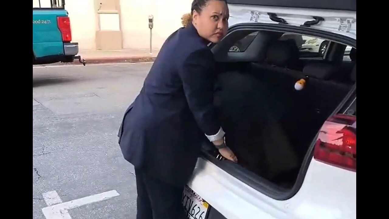 IP2 Stories - YoYo Presses a Fat Chick & Her Father