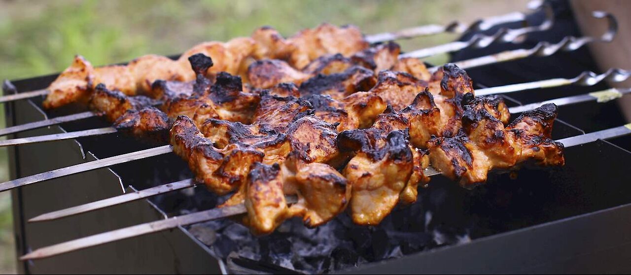 “Juicy Shashlik Recipe 🍢 | Authentic BBQ Skewers with Smoky Marinade & Perfect Grill Flavor 🔥”