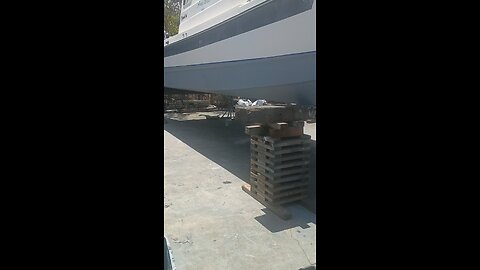 three coats of primer put bottom anti-foul paint to 3 hours after painting primer