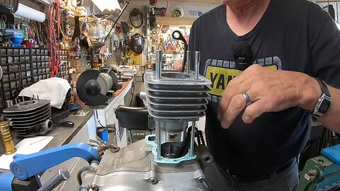 Honda XL 75 piston and cylinder inspection