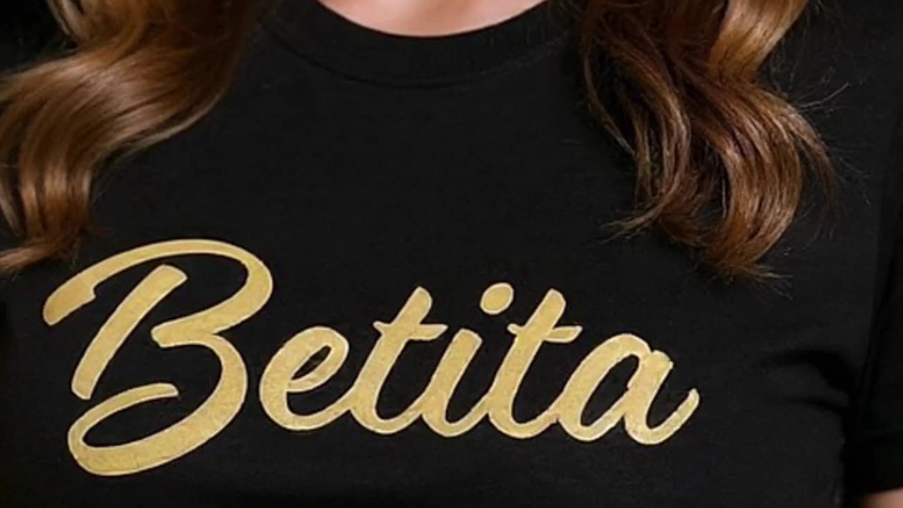 ¿Ya viste esta camiseta que cambia todo tu look? Es fuego total #modaurbana #estiloBetita